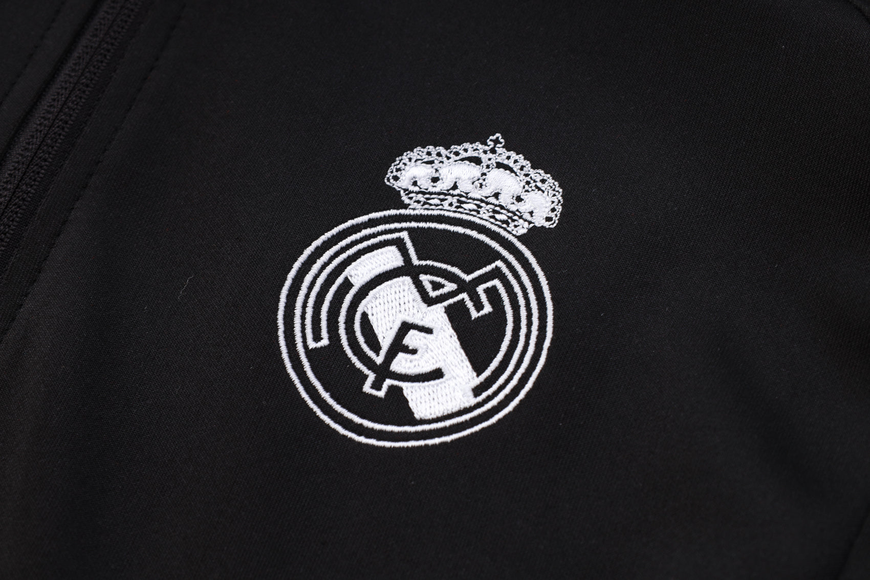 REAL MADRID 23/24 BLACK LONG PULL KIT