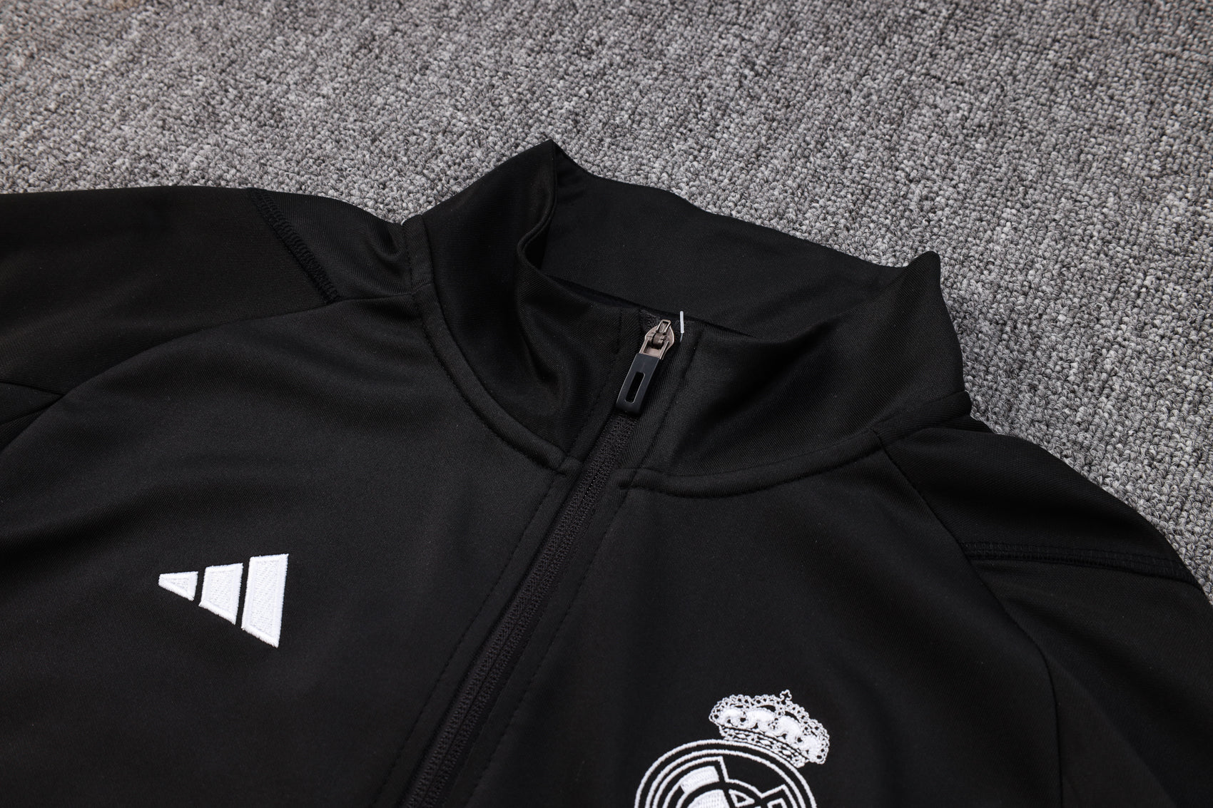 REAL MADRID 23/24 BLACK LONG PULL KIT